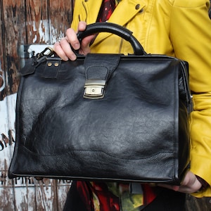 Doktor Große Schwarzes Leder, Push-Lock-Verschluss, Laptop-Tasche, Langer Riemen, Haltegriff, Innenfach, Schöne Tasche im Gladstone-Stil