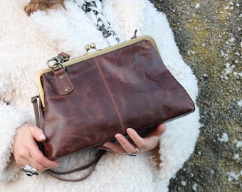 Sac à main bandoulière en cuir marron : sac à main vintage avec fermoir sur le dessus