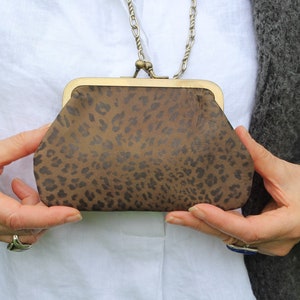 Geldbörse mit Kartenfächern, Kiss Lock Geldbörse, Miranda, Geldbörse mit Leopardenmuster und Animal Print