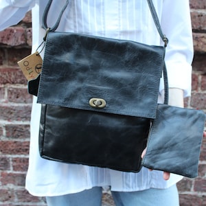 Messenger Bag black leather, Twister closing, Attached zip purse, Zipped pockets front and back, Crossbody purse, Sling bag, Medium envelope