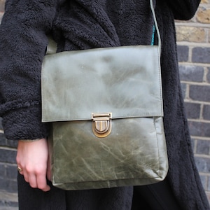 Envelope Medium Olive Green Leather Bag