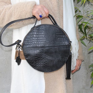 Circular leather bag, Black round cross body, Leather round purse, Front pocket, Detachable strap, Adjustable strap, Rupert, Croco print bag