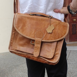 Schulranzen mit einer Schnalle aus hellbraunem Leder, Innenfächer, leicht, Unisex, fantastisches Futter, langlebige Umhängetasche