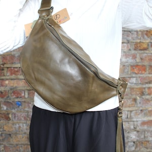 Bum bag over sized, Olive green leather, Fanny pack medium, Med weekend, Fanny Hip bag, Inner organizer detail, Inner card spaces image 1