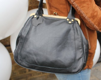 Sac porté épaule Perpetua en cuir noir avec clip Kissclip Kisslock Clipframe Framebag Fermoir