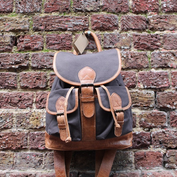 Backpack, Canvas and leather, Front pockets, Leather Straps, Internal pocket, Waterproof lining, Extra comfortable straps, Buckles