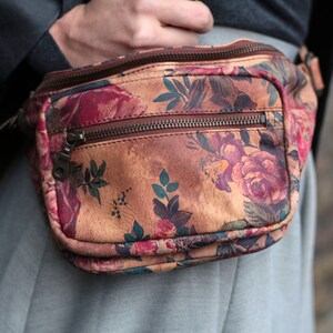 Bauchtasche, Bauchtasche, Floral Leder Hüfttasche, Innenfach, Brusttasche, Fanny Tasche, Schultertasche, kompakt geräumig, 3 Fächer, geblümt