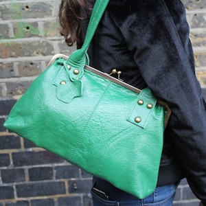 Clip clasp kiss lock shoulder bag, Irish Green Doris leather clip frame purse, Internal pockets one zipped, Comfy shoulder straps,