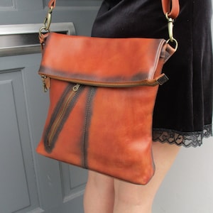 Amelie New Brown Bag, Messager réglable, Sac à bandoulière, Cross-body, Foldover Zip Bag, Cuir bicolore, Poche avant inclinée