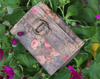 Floral Print Small Wallet: Vintage Inspired Multi-Compartment Ring Purse