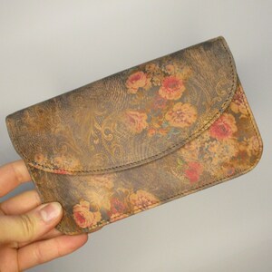 Deutsches Leder Grau und Rosa Floral 21 Lang und schlank Multi-Fach-Brieftasche, Scheinräume, Mittleres Reißverschlussfach, Schlichte Rückseite, Karte auf der Rückseite