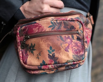Sac banane fleuri en cuir : compact à la hanche, à la poitrine, à l'épaule