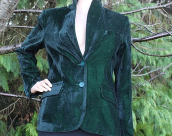 Dark Green Velvet Blazer: Classic Fitted Jacket