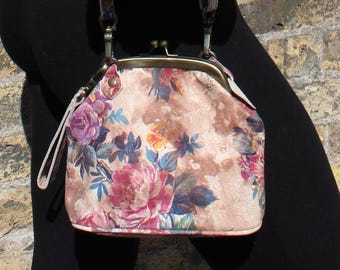 Evanna Clutch Clip Bag With Floor Floral n14 Print, Long adjustable strap, Inner zip pocket, Clutch strap wristlet, Top clasp handbag purse