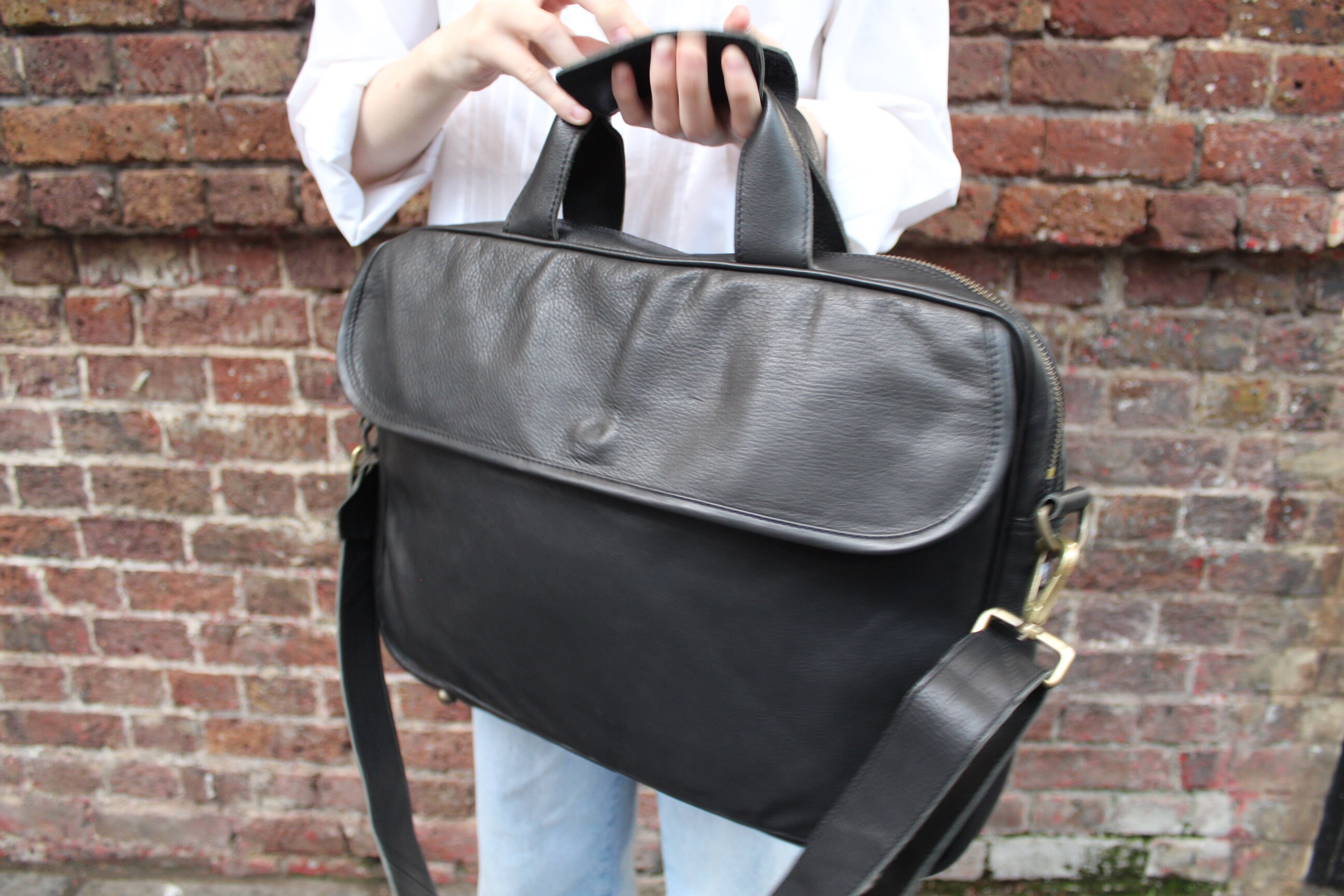 Laptop Bag Berlin black Leather, 17ins laptop, External pockets flap and open, Internal pockets and divider, Padded for protection of laptop