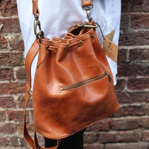 Bucket bag tan leather, Front zip pocket, Shoulder or chest strap, Cross body strap, Inner compartments, Soft leather, Drawstring top purse image 5