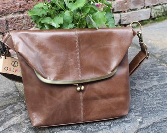 Oversized Brown Clasp bag, Kiss lock closing, Ball clasp closure, Long adjustable strap, Brown leather Cross body flapover handbag, Pockets