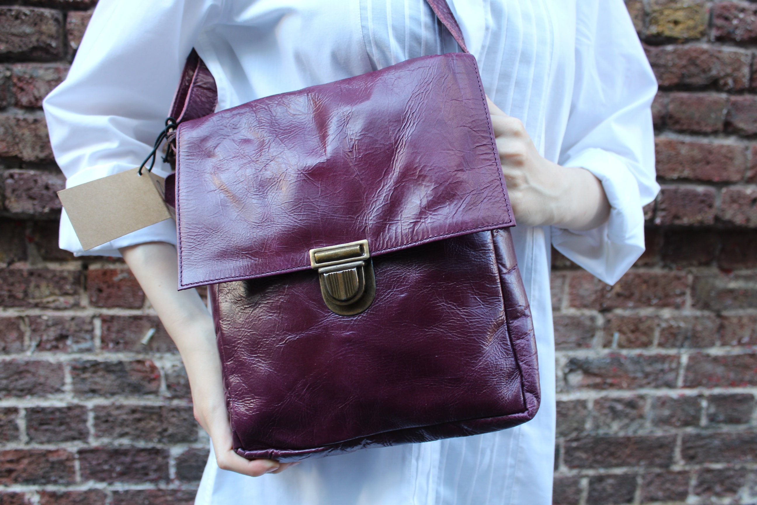 「アンドレア」スリングバック Messenger Bag Purple, Violet Leather, Push Lock Closure