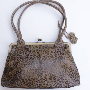 Bolso de hombro con estampado de leopardo Top Clip, Monedero con marco de clip de cuero, Bolso Doris con cierre de broche, Monedero con clip Kiss, Bolsillos internos, Bolso con correa extra larga