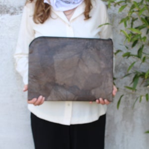 Teak Leaf Vegan Laptop Sleeve: Grey Nonleather Cover for 16 inch Laptop