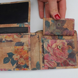 Portefeuille traditionnel trifold, cuir imprimé floral, carte de note + fentes pour pièces de monnaie, portefeuille Alberta, style vintage en cuir imprimé floral 14, dames