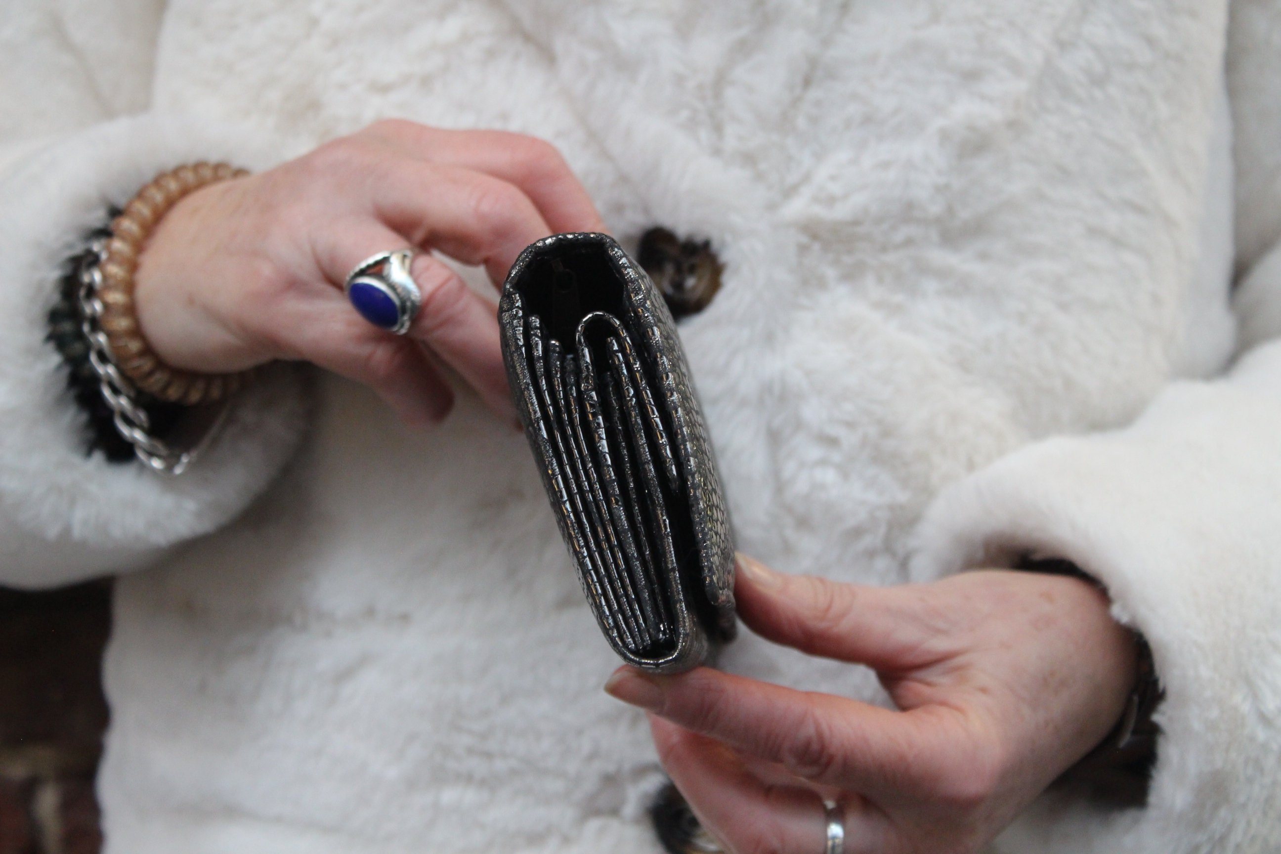 Dark Silver Croc Accordion Wallet: Multi Compartment Clutch