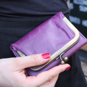 Small kiss lock purple leather wallet, Note area, Coin purse, Clip frame coin area, Note space, Back zip area, Card slots, Genuine leather