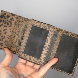 Cartera con estampado de leopardo, Ranuras para tarjetas, Áreas para notas, Cuero con estampado de animales, Cartera pequeña grande con tres pliegues, Cartera compacta con múltiples compartimentos
