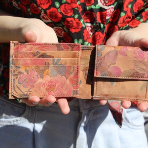 Billetera grande pequeña de tres pliegues, billetera pequeña de cuero con estampado floral, 8 espacios para tarjetas, 3 compartimentos para billetes, billetera con estampado floral, billetera compacta con múltiples espacios