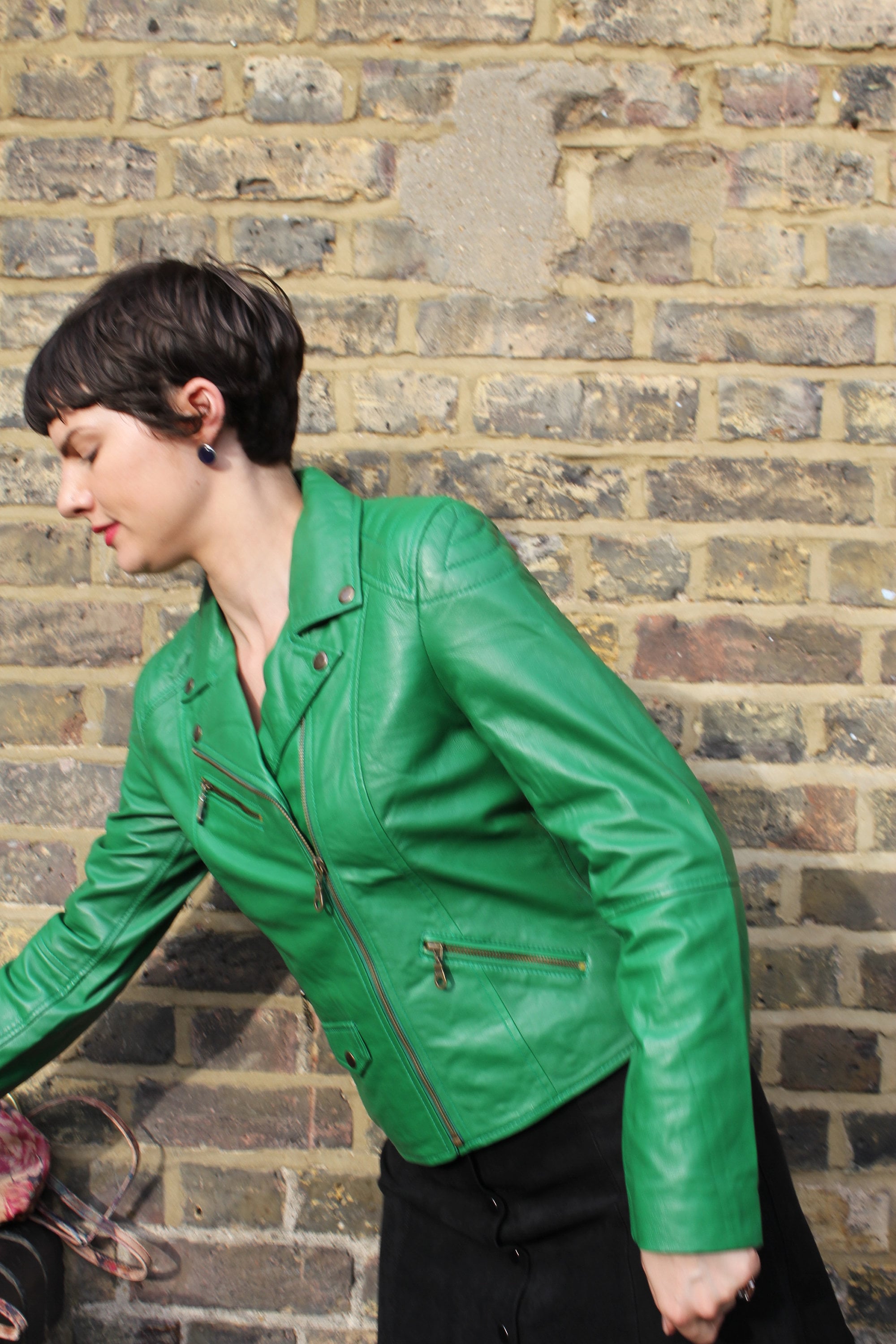 エメラルドグリーンのレザーバイカージャケット：ジップ付きバイク