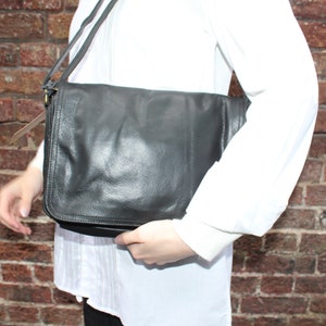 Sac messager en cuir noir, Sac pour tablette minimaliste multi-poches, Sac organisateur, Plusieurs poches, Sac à main bandoulière Denise, Sac à main unisexe