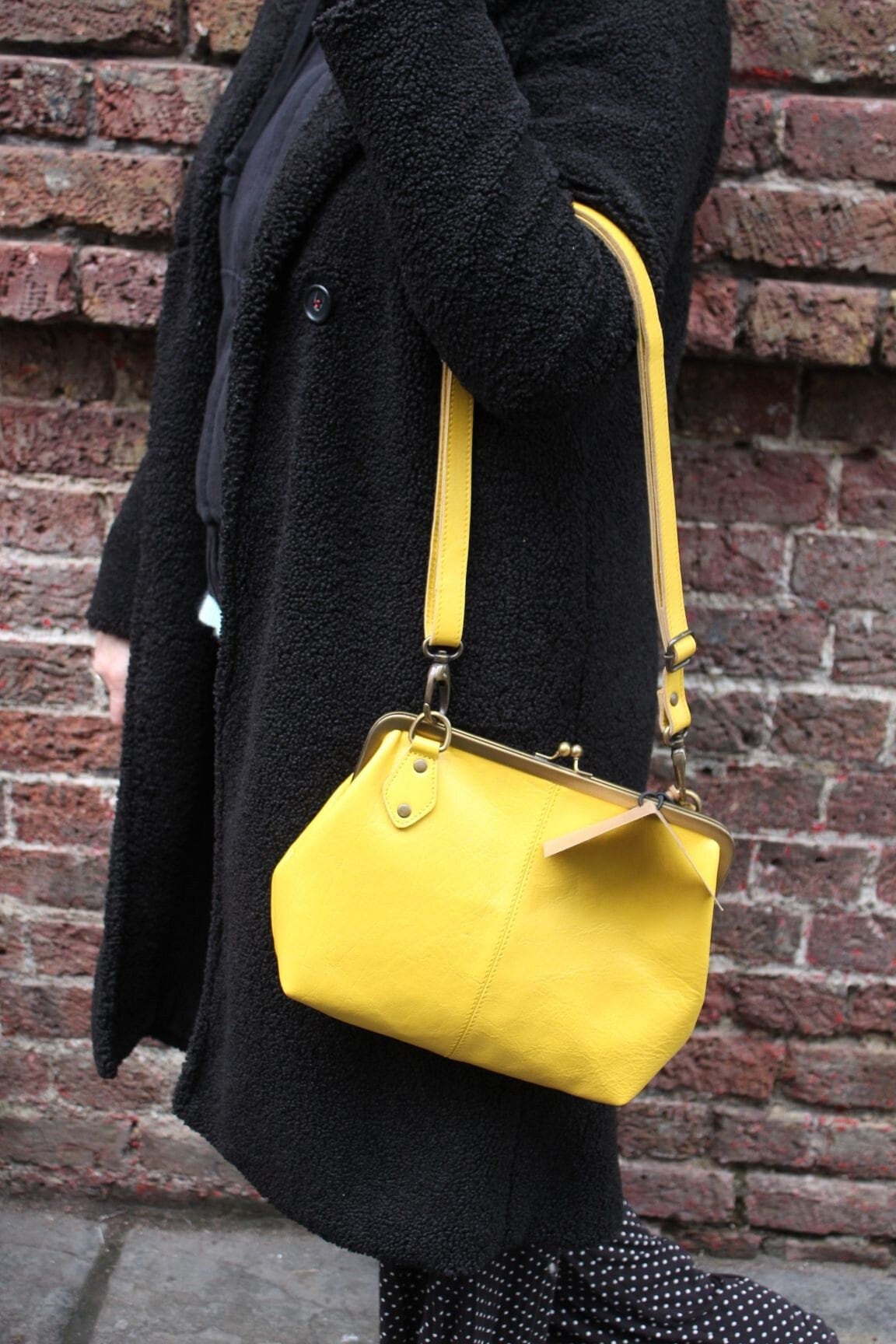 小物 BURBERRY Yellow Leather Kisslock Purse Yellow Leather Kiss Lock Crossbody Bag: Adjustable Strap - Etsy