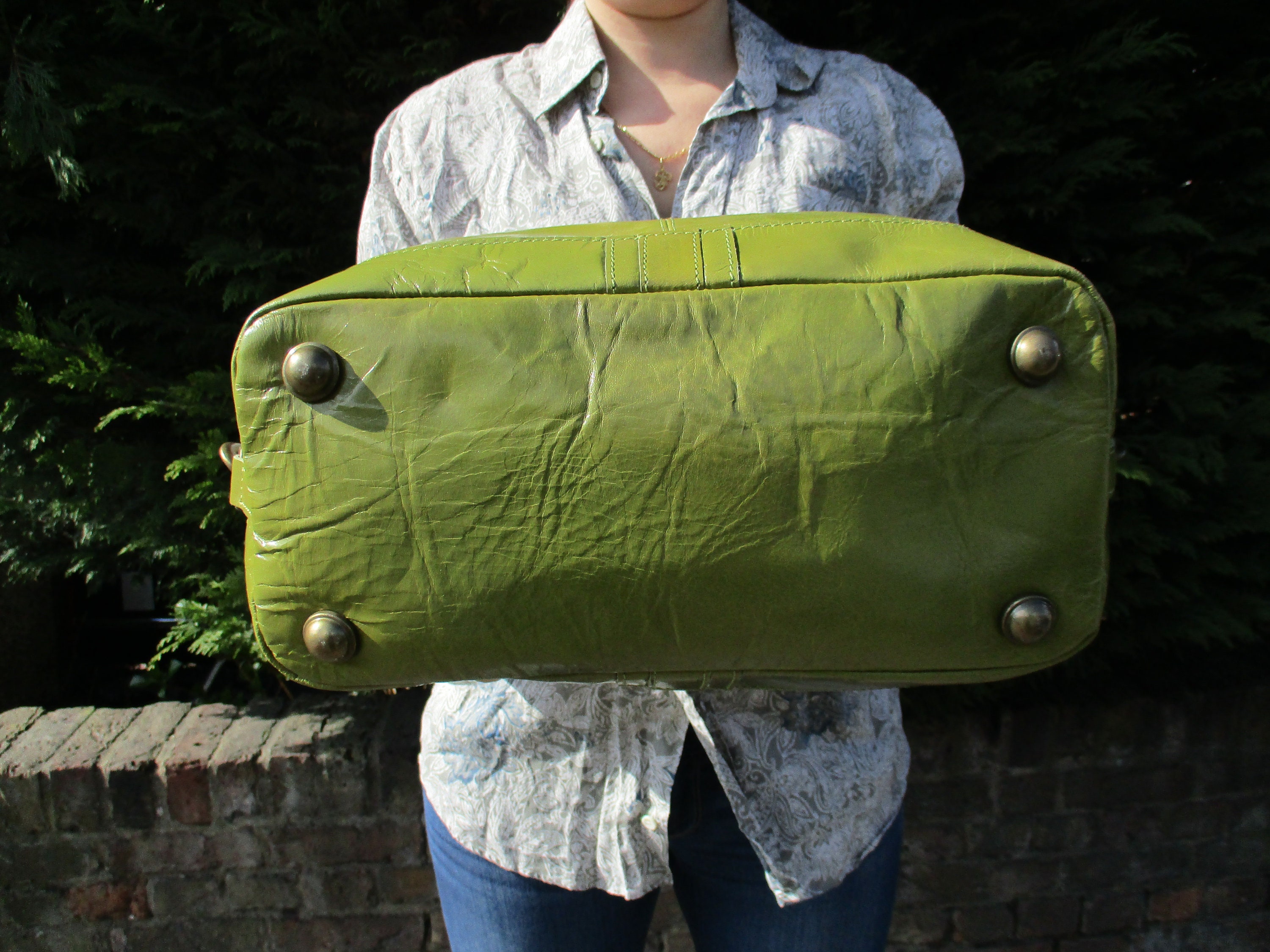 トートバッグ by FAR Light green leather Cosmo handbag 22 Tote Vegan Leather Cell Phone Crossbody Purse – To The
