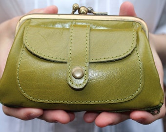 Amy Purse Kissclip, Vert avocat, Petit portefeuille à clip en cuir de style vintage, Fait main, Porte-monnaie à double fermoir sur le dessus, Poche frontale, Fermeture éclair en bas, Cadeau