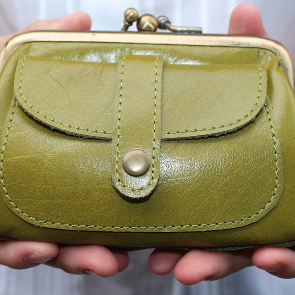 Amy Purse Kissclip, Vert avocat, Petit portefeuille à clip en cuir de style vintage, Fait main, Porte-monnaie à double fermoir sur le dessus, Poche frontale, Fermeture éclair en bas, Cadeau