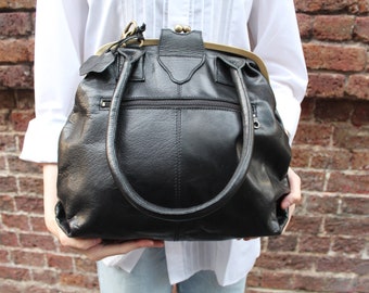 Handmade Black Leather Kisslock Frame Bag: Versatile Top Clip Handbag