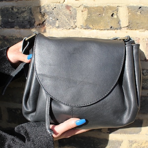 Schwarze Geraffte Ledertasche, Chantal, Cross-Body, Schultertasche multi Fächer, Verstellbar, Multi-Fach Geldbörse, Umhängetasche schwarz