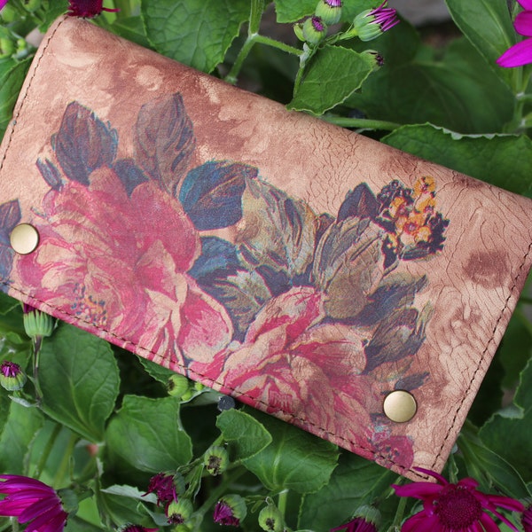 Pochette à tabac en cuir véritable imprimée de style vintage floral Rainy Sunday | Portefeuille mince et léger avec roses