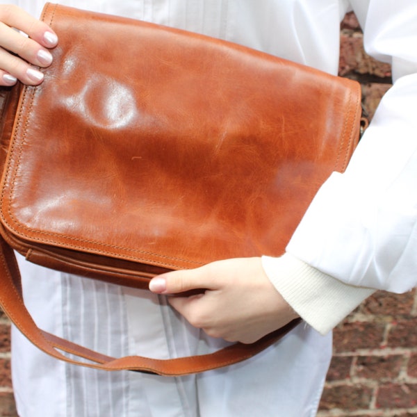 Organiser Tan leather bag, Multiple pockets, Denise, Multi pockets, Messenger bag tan leather, Adjustable Strap, Preppy style bag, Plain bag