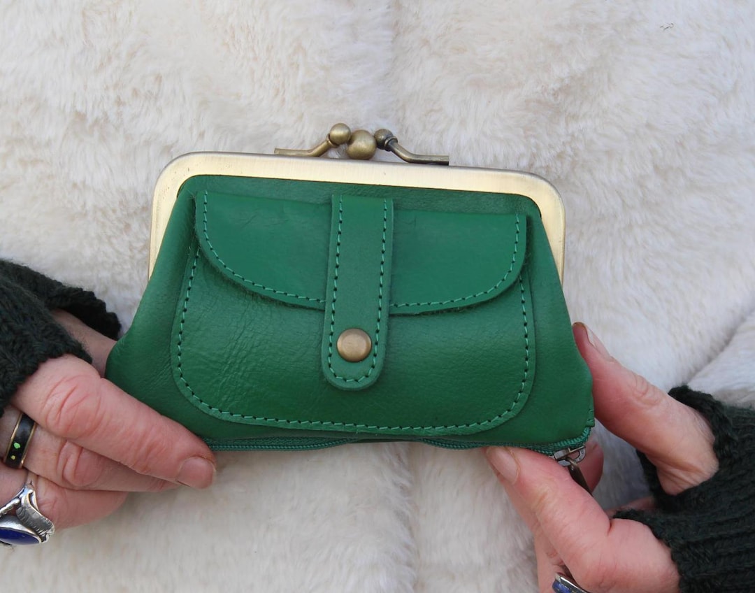 Green Leather Kiss Lock Coin Purse: Double Clasp Card Holder With