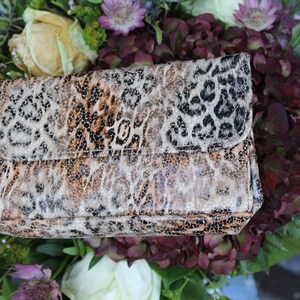Monedero piel serpiente, Portatabaco, Monedero multiusos piel dura, Bolsillo delantero para tarjetas, Funda gafas, Monedero Francesca, Animal print