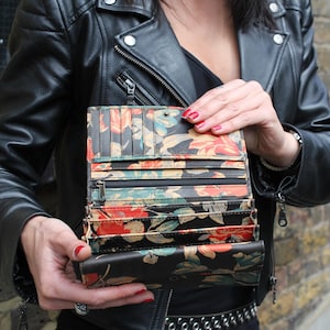Madamzel Multi-Fach-Brieftasche Spanischer Blumendruck