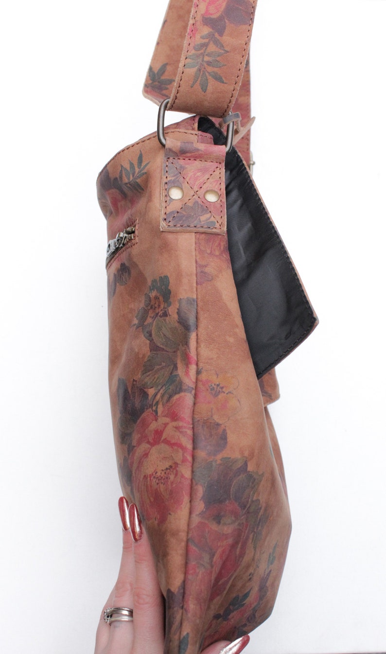 Large envelope bag in N14 Darkest Floral print leather