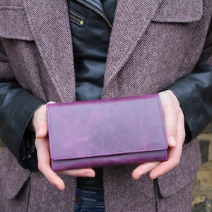 Cartera multicompartimentos Madamzel morada, Ampliable, 11 secciones, Ranuras para tarjetas, Bolsillo delantero, Zonas para notas, Cartera estilo clutch, Piel morada