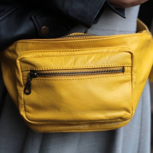Gelbe Leder-Gürteltasche, Doppeltaschen, Strapazierfähiges dickes Leder, YKK-Reißverschlüsse, Doppelte Frontfächer, Innere Reißverschlusstasche, Starkes Futter, Geschenk
