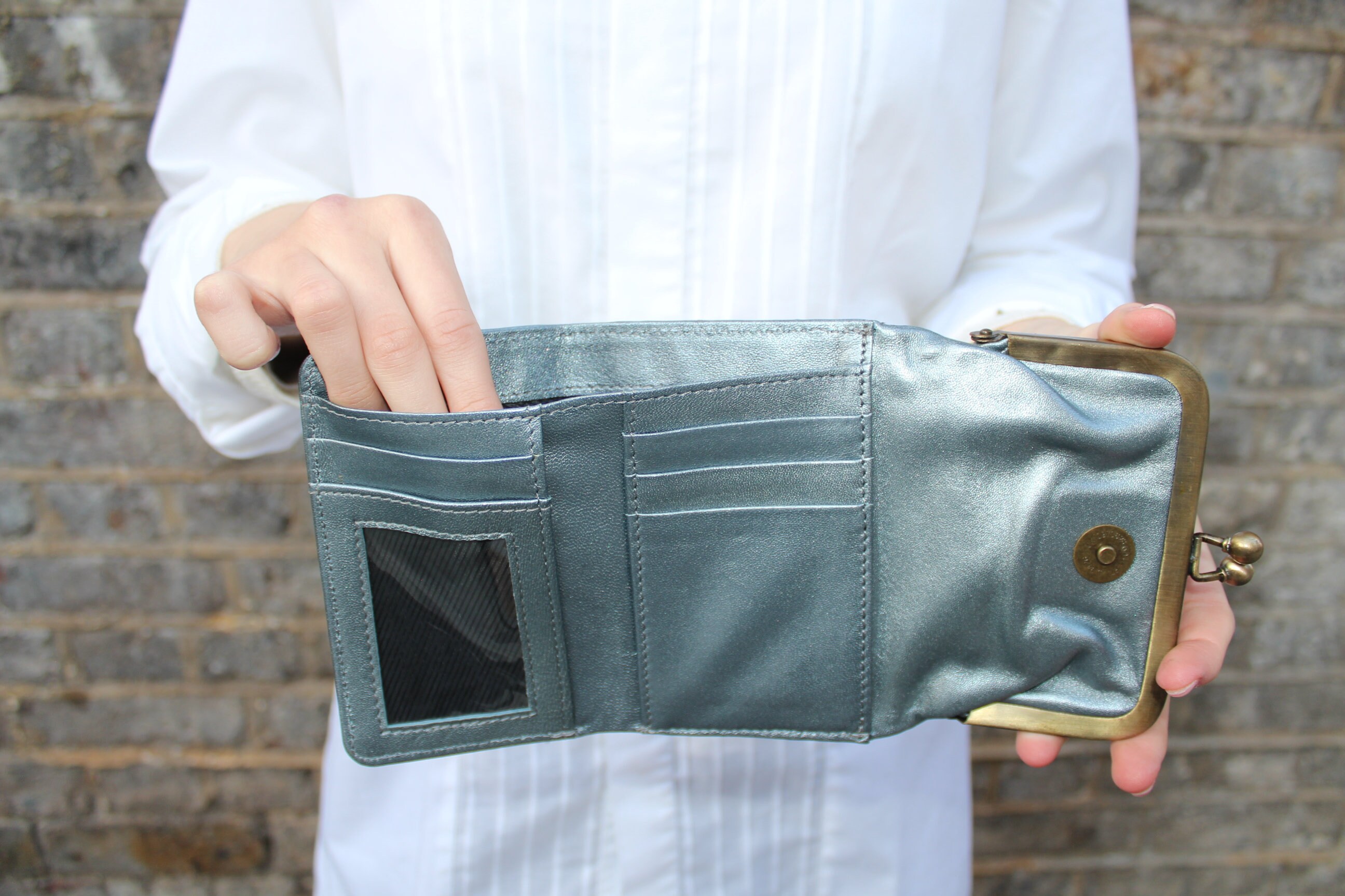 Metallic Silver Leather Kiss Clasp Wallet: Trifold Coin & Card