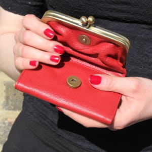 Evanna clipframe wallet in red with floral inside