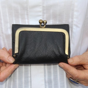 Spange Brieftasche, Notenräume, Geldbörse Brieftasche, Trifold Kiss Clip Brieftasche, Schwarze Leder Brieftasche im Kroko-Stil, Brieftasche im alten Stil mit Clip, Evanna