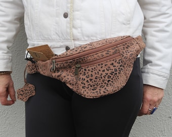 Riñonera de piel con estampado de leopardo: Riñonera con estampado animal