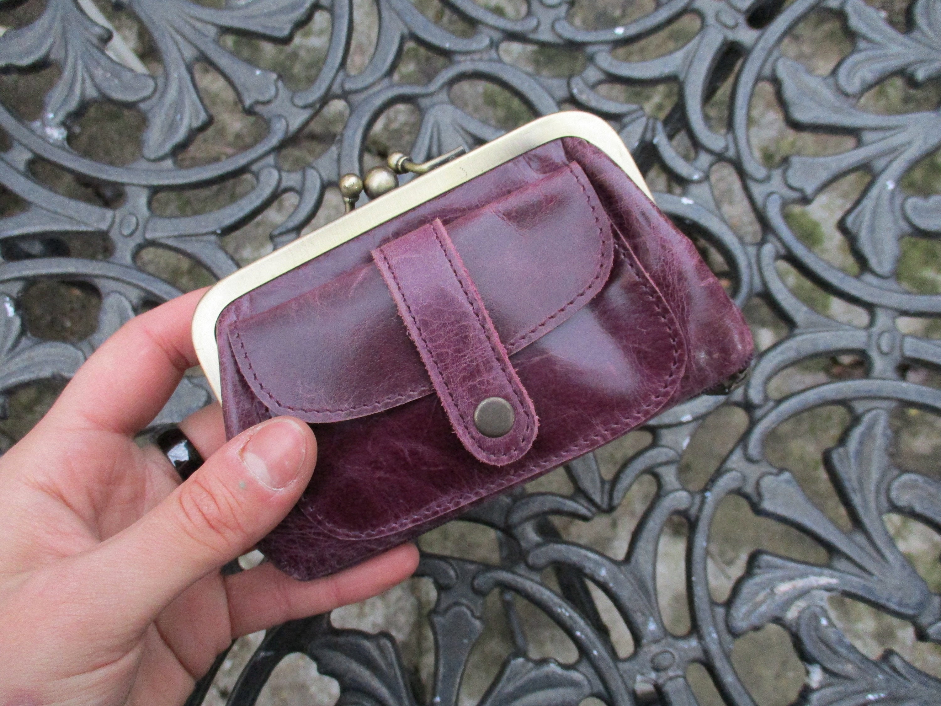 KISSLOCK Leather Change Purse with Clasp and zipper bottom pouch